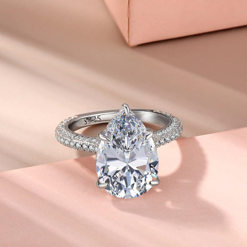 Silver Grand Pear Solitaire